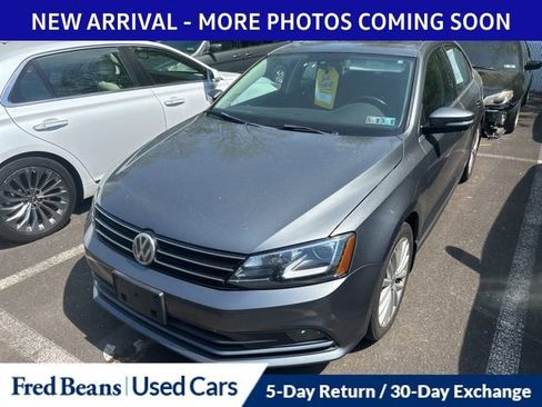 Used 2016 Volkswagen Jetta SEL w/ Lighting Package FWD image 2