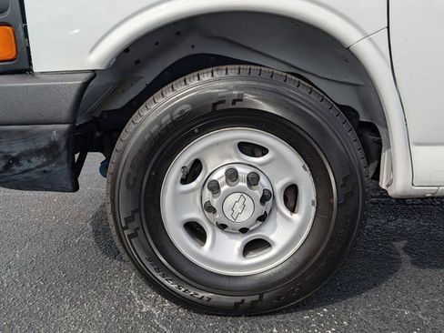 Used 2015 Chevrolet Express 2500 image 6