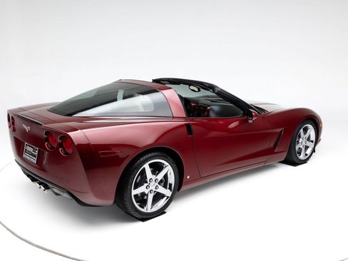 Used 2007 Chevrolet Corvette Coupe w/ Preferred Equipment Group RWD image 22