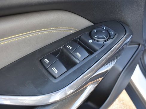 Used 2025 Chevrolet Trax ACTIV w/ Sunroof Package image 13