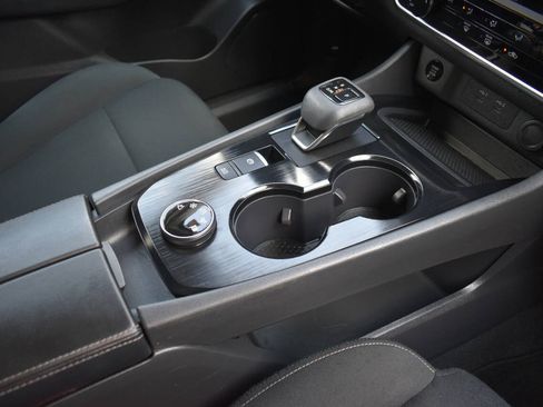Used 2024 Nissan Rogue S AWD/4WD image 24