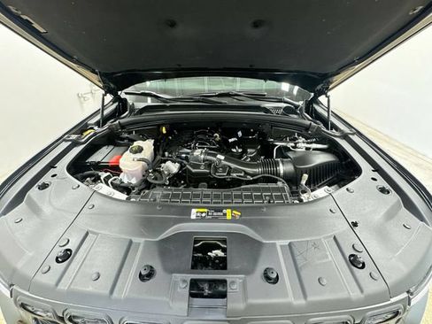 Used 2025 Jeep Grand Cherokee Altitude AWD/4WD image 19