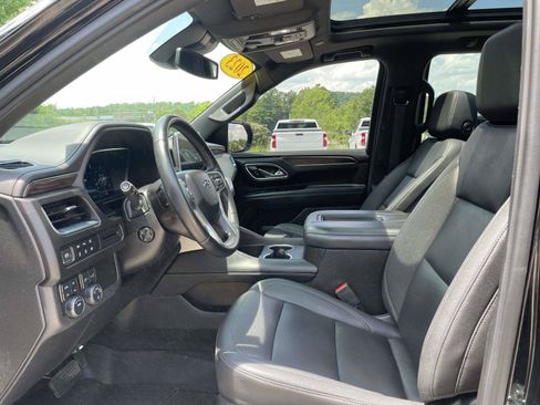 Used 2023 Chevrolet Tahoe Z71 w/ Luxury Package AWD/4WD image 4