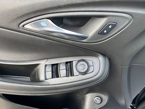 Used 2022 Buick Encore GX Select image 16