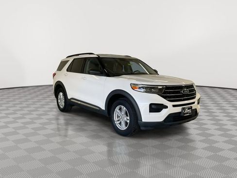 Used 2022 Ford Explorer XLT image 13