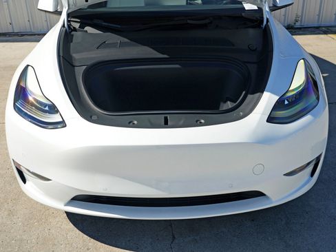 Used 2022 Tesla Model Y Long Range image 8