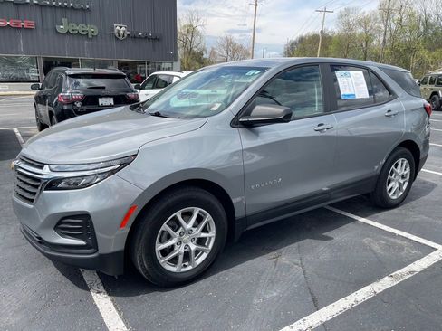 Used 2023 Chevrolet Equinox LS w/ LS Convenience Package image 2