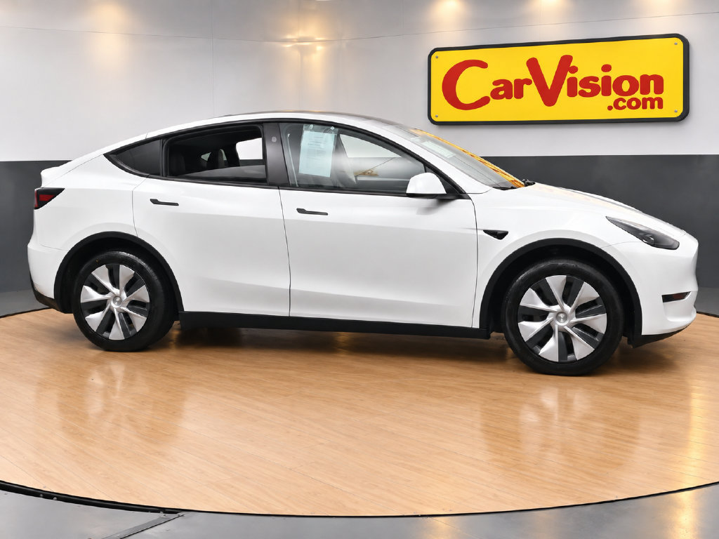 Used 2024 Tesla Model Y 2WD image 3