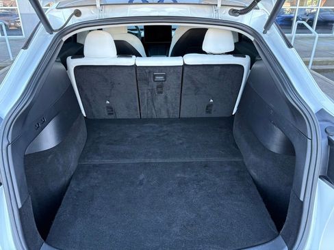 Used 2022 Tesla Model Y Long Range image 21