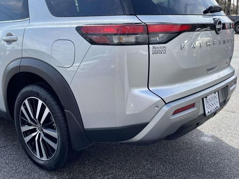 Used 2024 Nissan Pathfinder Platinum w/ Cargo Package image 12