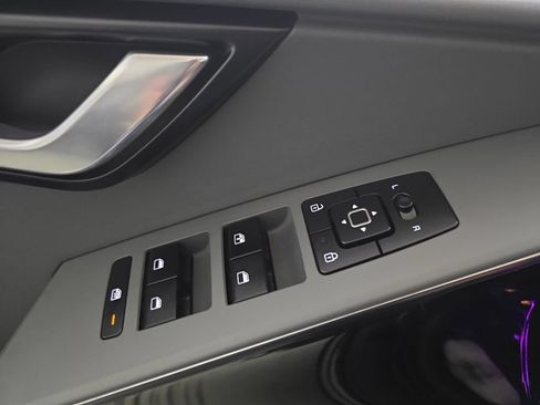 Used 2023 Kia Niro EX FWD image 28