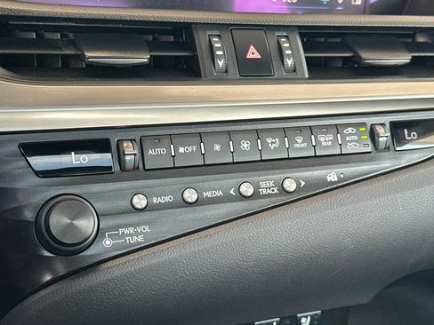 Used 2020 Lexus ES 300h w/ Premium Package FWD image 17