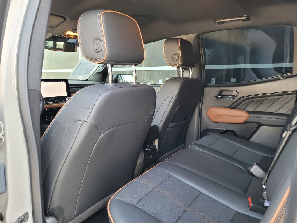 Used 2026 GMC Canyon AT4 AWD/4WD image 15