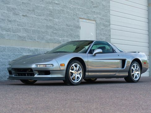 Used 1999 Acura NSX T RWD image 3