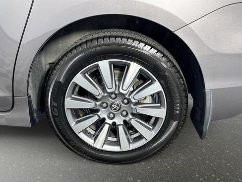 Used 2020 Toyota Sienna XLE image 34