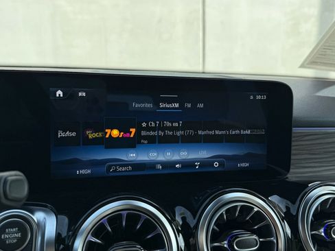 Used 2025 Mercedes-Benz GLB 250 image 8