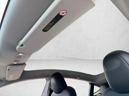 Used 2023 Tesla Model Y 2WD image 12