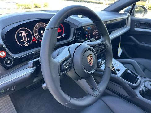 Used 2026 Porsche Cayenne Coupe AWD/4WD image 10