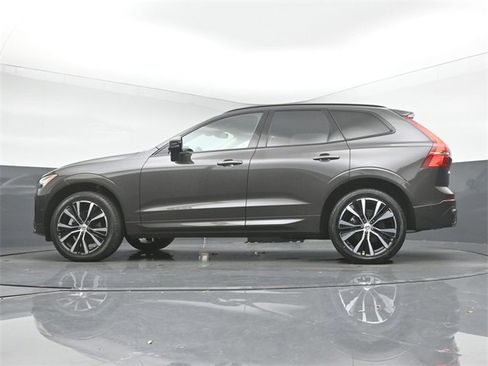 Used 2025 Volvo XC60 B5 Plus image 38
