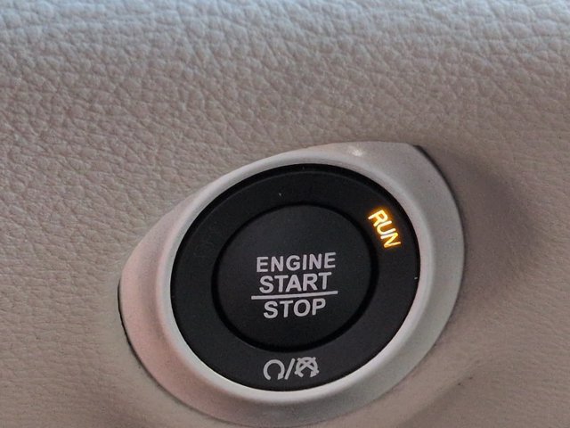 Used 2023 Chrysler Pacifica Limited FWD image 29