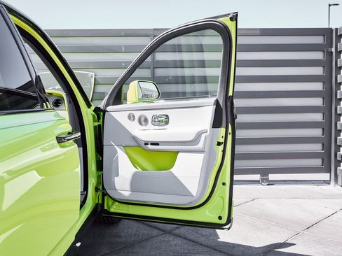 Used 2024 Rolls-Royce Cullinan image 28