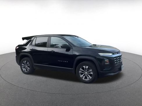 Used 2025 Chevrolet Equinox LT image 2