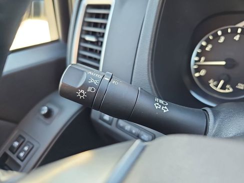 Used 2024 Nissan Frontier SV image 29