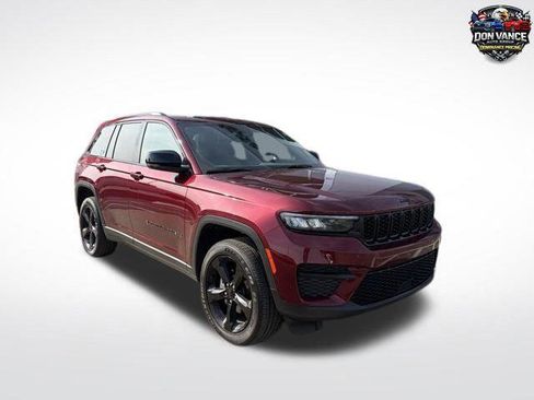 Certified 2025 Jeep Grand Cherokee Altitude image 7