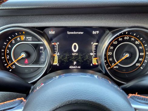 Used 2023 Jeep Gladiator Mojave w/ Cold Weather Group AWD/4WD image 17