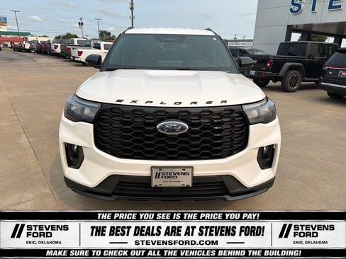 Used 2025 Ford Explorer ST-Line w/ ST-Line Street Pack AWD/4WD image 7