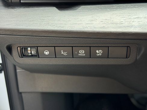 Used 2023 Nissan Ariya AWD image 17