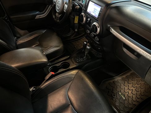 Used 2013 Jeep Wrangler Unlimited Rubicon w/ Dual Top Group image 15