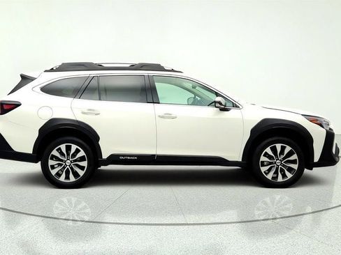 Used 2023 Subaru Outback Touring AWD/4WD image 4