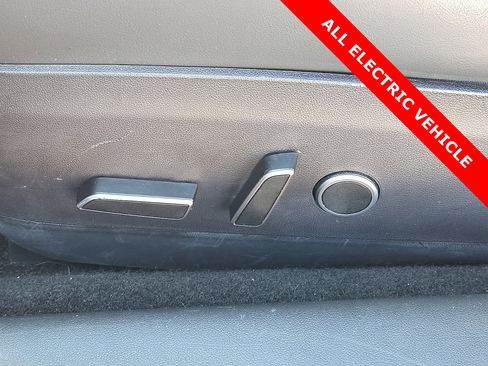 Used 2023 Tesla Model 3 Standard Range image 14