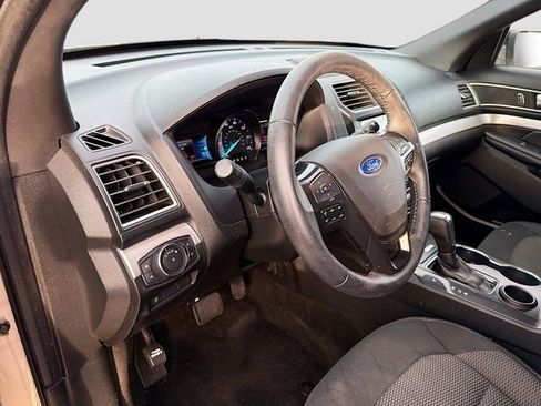 Used 2017 Ford Explorer XLT w/ Equipment Group 201A image 9