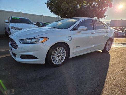Used 2015 Ford Fusion Energi SE image 1
