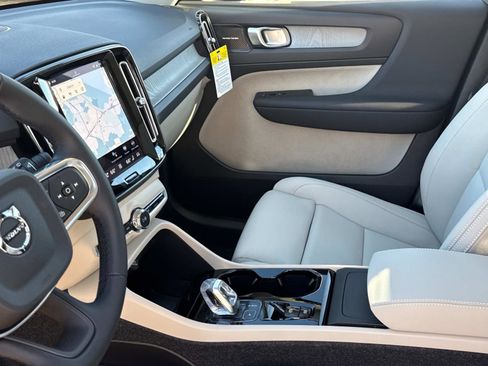 New 2026 Volvo XC40 B5 Ultra w/ Climate Package image 19