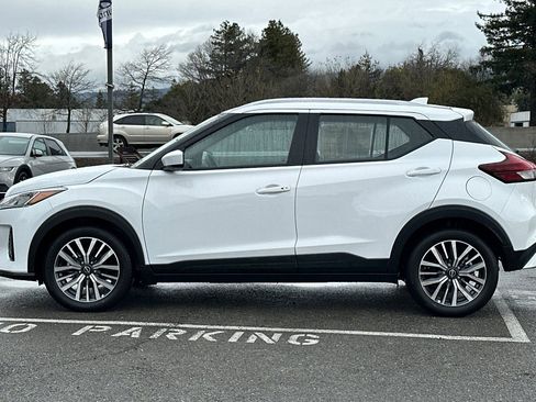 Used 2024 Nissan Kicks SV image 7