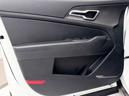 Certified 2025 Kia Sportage LX FWD image 27