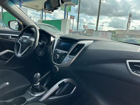 Used 2013 Hyundai Veloster FWD image 15