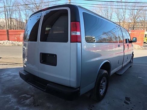 Used 2022 Chevrolet Express 3500 LS image 5
