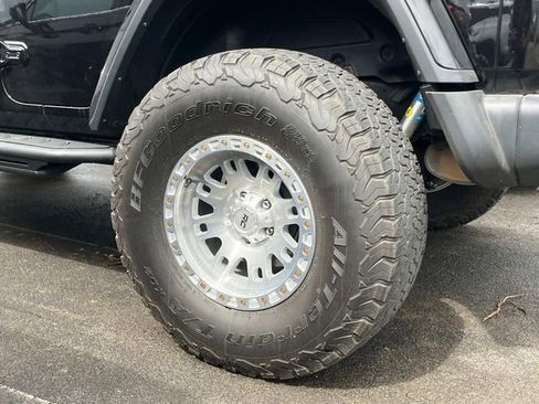 Used 2018 Jeep Wrangler Unlimited Rubicon w/ LED Lighting Group AWD/4WD image 13