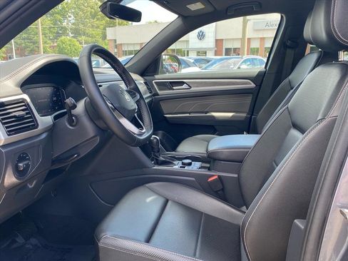 Certified 2023 Volkswagen Atlas Cross Sport SE w/ Panoramic Sunroof Package AWD/4WD image 12