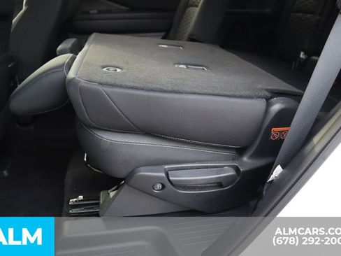 Used 2025 Nissan Pathfinder SV image 21