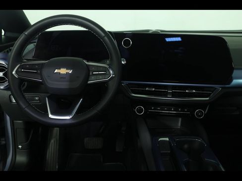 Used 2025 Chevrolet Equinox EV LT w/ Convenience Package AWD/4WD image 17