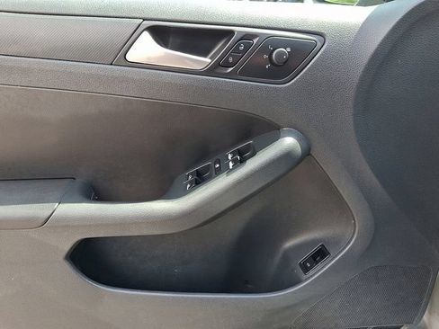 Used 2012 Volkswagen Jetta SE FWD image 13