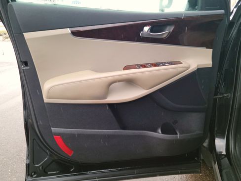 Used 2018 Kia Sorento AWD image 8