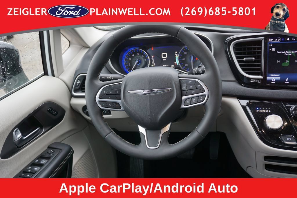 Used 2024 Chrysler Pacifica Touring-L FWD image 17