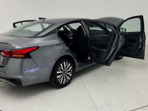 Used 2025 Nissan Altima 2.5 SV image 13
