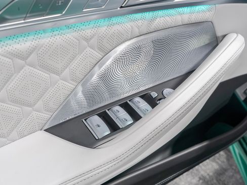 Used 2025 BMW M8 Competition image 39